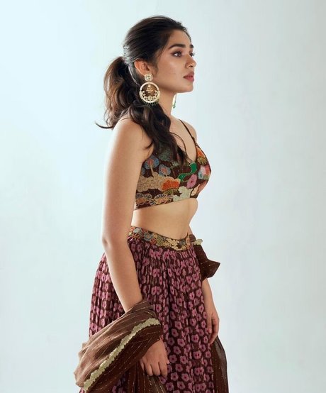 Krithi Shetty modèle pornographique archive