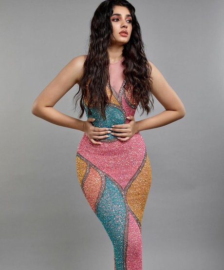 Krithi Shetty étoile de l'art des photos