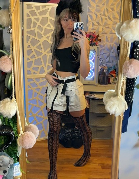 smores005 modèle sexy images