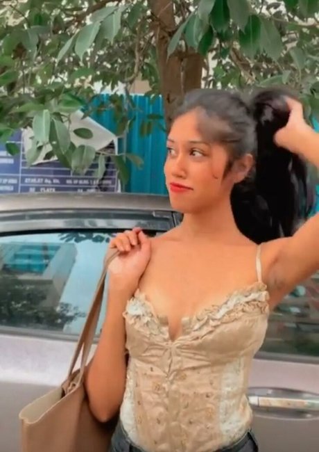 Vrushali Bathina art de star du porno photo