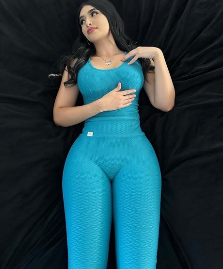 ayelenn modèle joli galeries