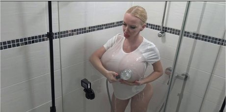 Nova Nice belle star du porno collection