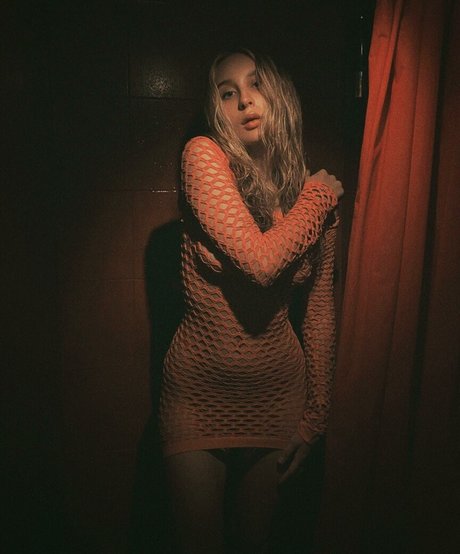 Arina Klinton modèle magnifique galerie