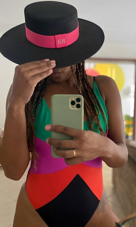 Roberta Rodrigues modèle sympa des photos