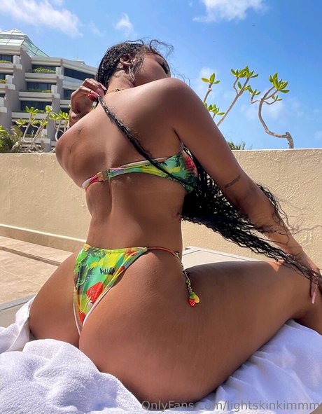 lightskinkim modèle photo