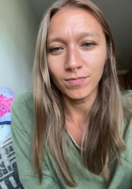 Nikita Crump modèles nus photos