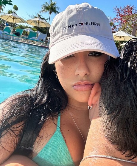 Cinthia Cruz étoile sympa archive