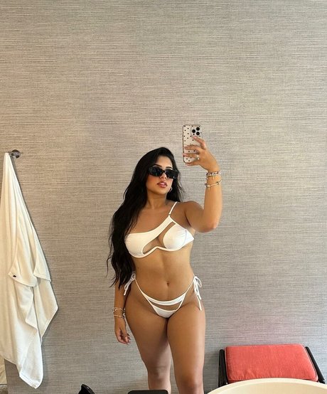 Cinthia Cruz étoile nue galeries