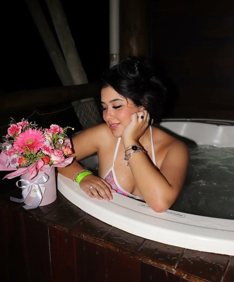 Cinthia Cruz nus de stars du porno img