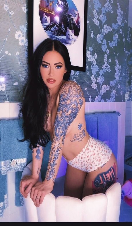 alexstitchins actrice exclusive images