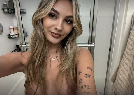 emmacaulfield18 actrice pornographique photos