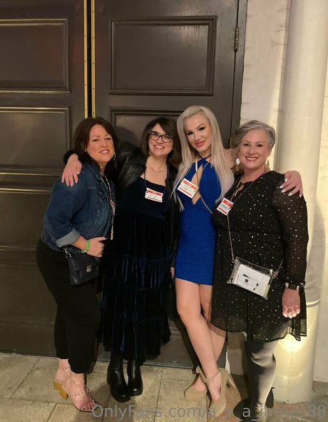 Miss Ava James meilleure star du porno photo