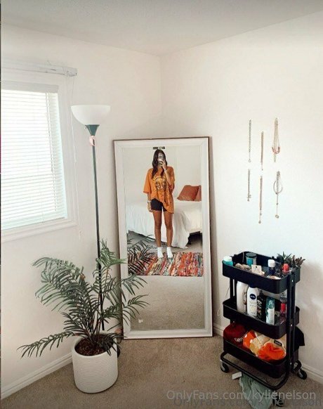 chaton courbé onlyfans exclusif parfait collection