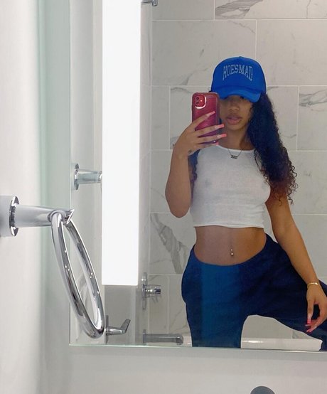 Journi Carr art modèle des photos