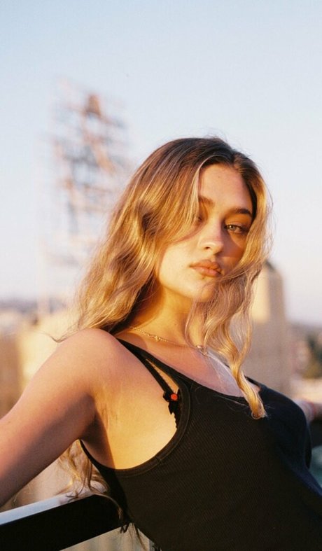 Lizzy Greene modèle gratuit galerie