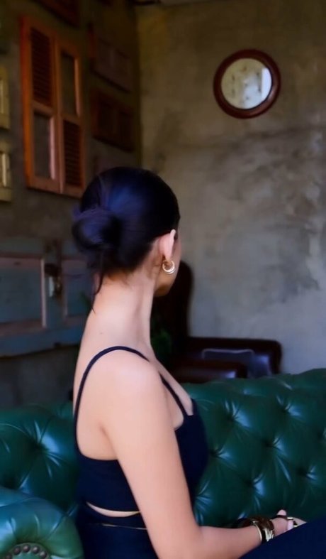 Aayushi Verma modèle sexy photos