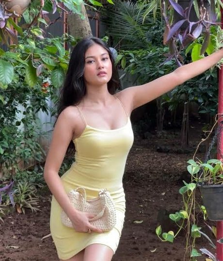 Aayushi Verma sexe star du porno des photos