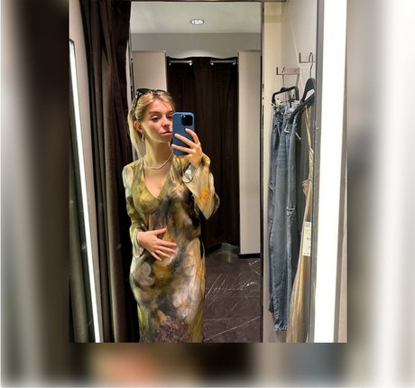 Martina Dell Anna jolie étoile des photos