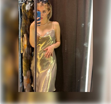 Martina Dell Anna mannequin des photos