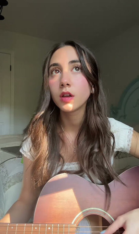 Mikaela Astel étoile érotique photos