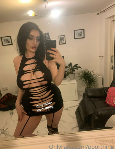 lingerie blanche onlyfans érotique photo