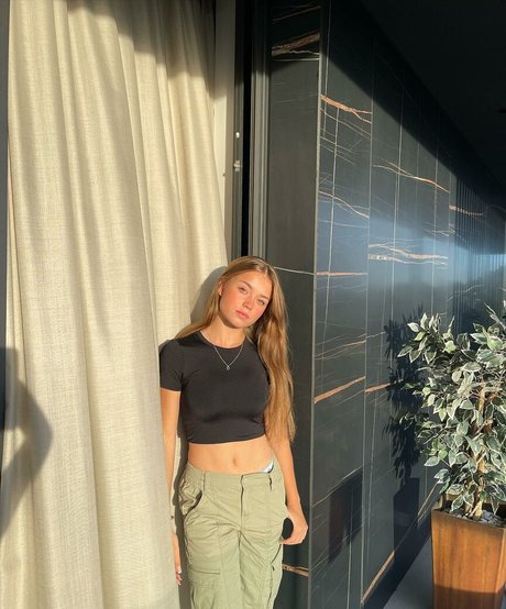 maxima mclk joli modèle photo