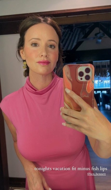 corbeau uniquementfans nu érotique collection