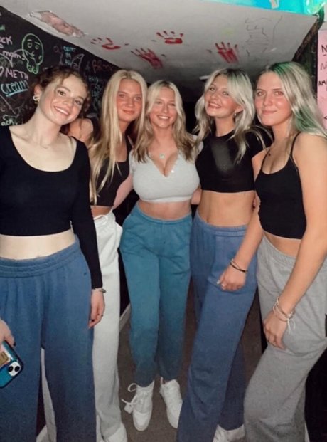 Carsen R modèle nu images