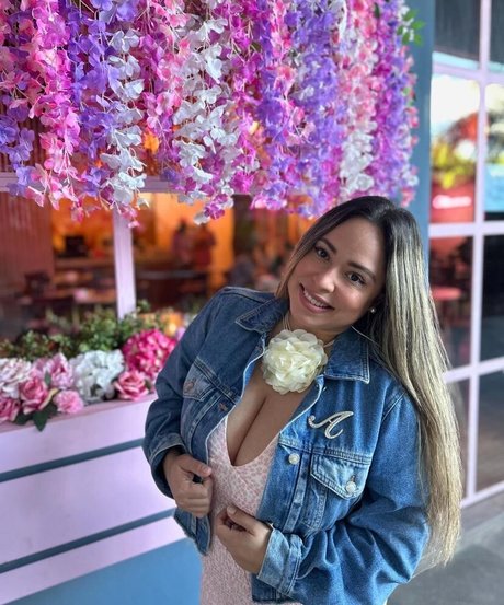 Akaren belle star du porno galerie