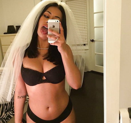 Ajuuki star du porno belle des photos