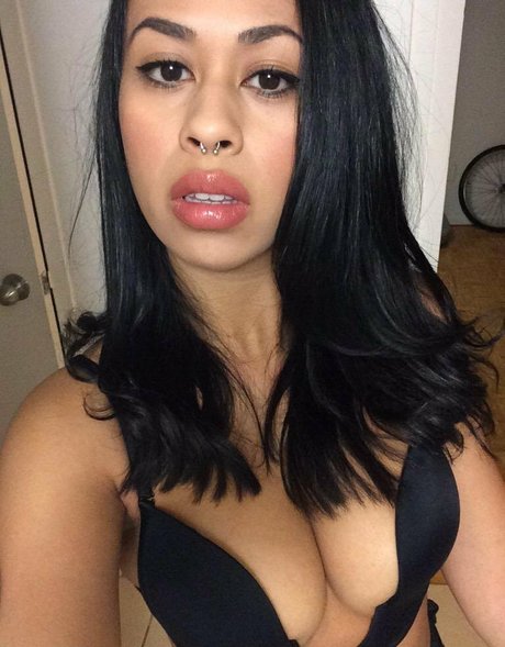 Ajuuki jolie actrice galerie