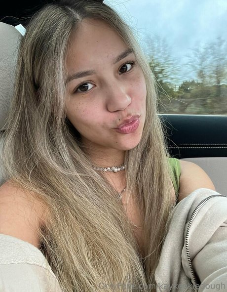 kaykookiedough modèle magnifique img