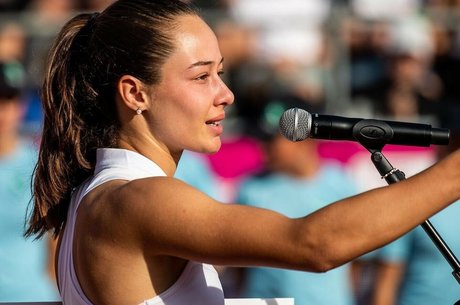 Zeynep Sonmez nus étoiles collection