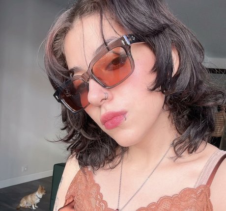 Miki Blue modèle sexy galerie