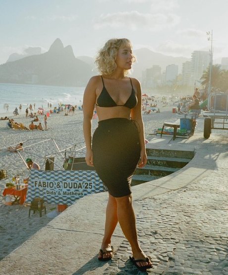 Beatriz De Brito étoile magnifique des photos