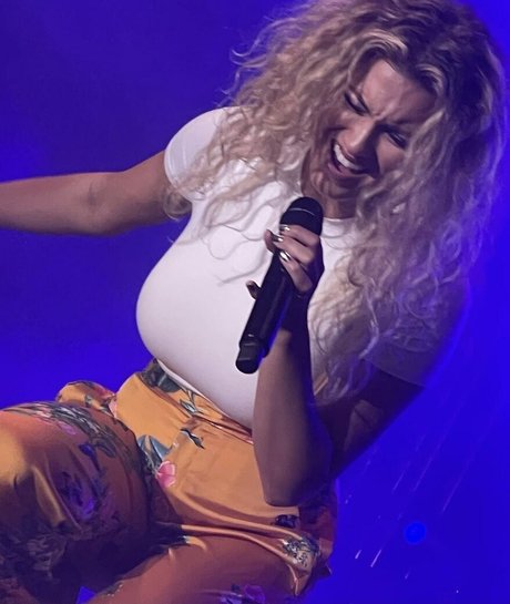 Tori Kelly modèle gratuit photos