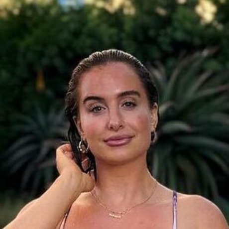 Carmen Rose Alhanti Rogers modèle chaud collection