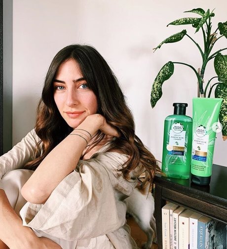 Hazar Motan art modèle des photos