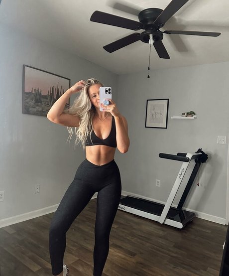 chaton potelé uniquementfans sexy nue img