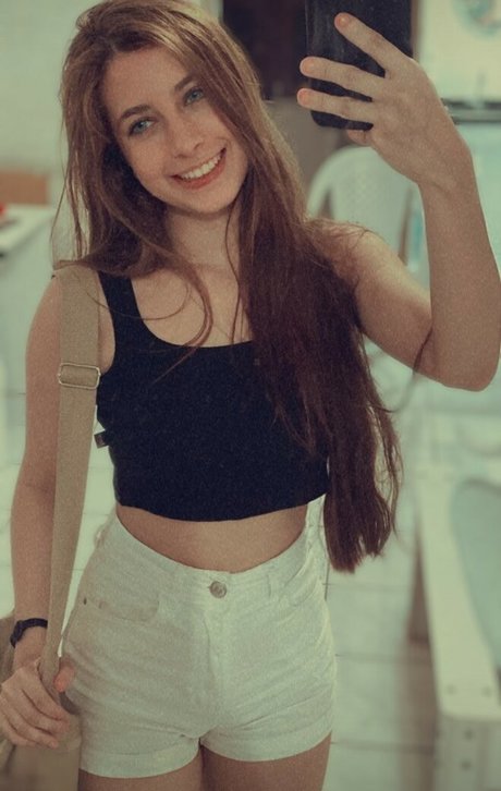 BiaGomez star du porno belle image