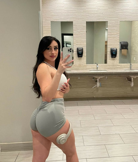 destinee modèle adulte photos