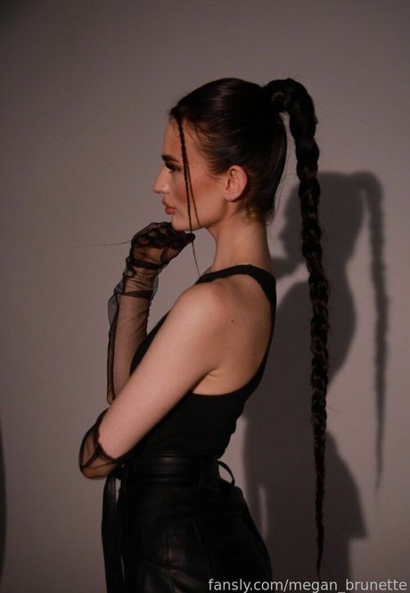 megan brunette modèle des photos