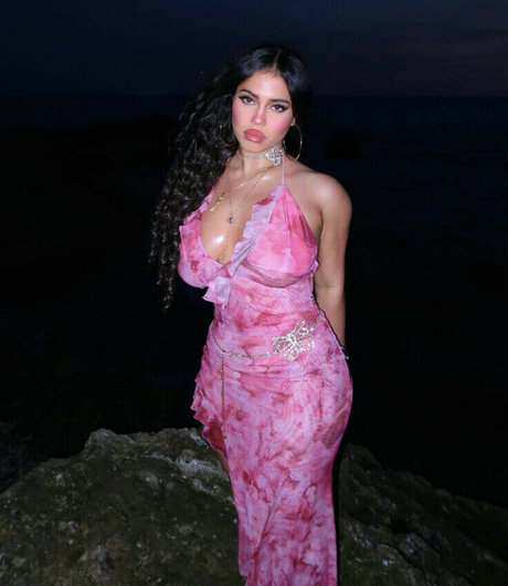 Asia Monet Ray modèle xxx galeries