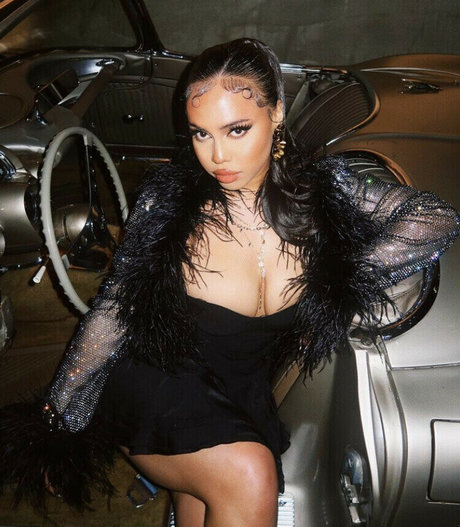 Asia Monet Ray belle étoile img