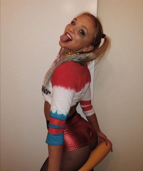 Julia Hart mannequin image