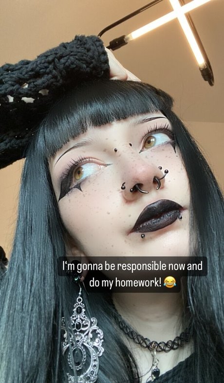 CreepyCassy star du porno belle img