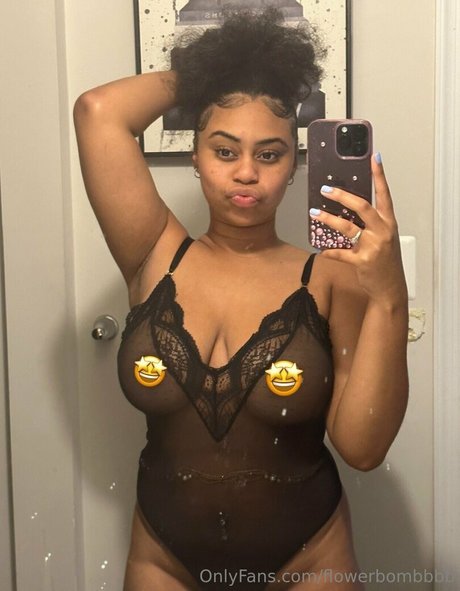 flowerbombbbb modèle nu des photos