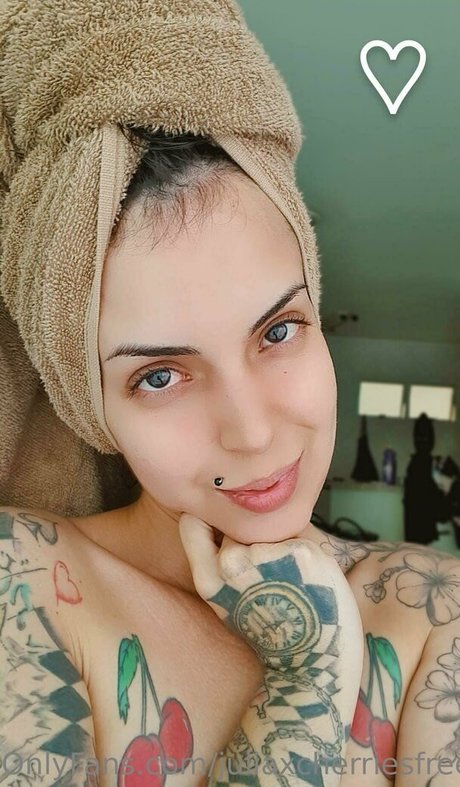 juliaxcherriesfree modèle sexy archive