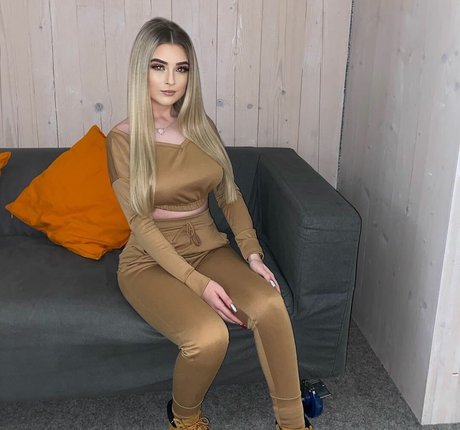 Alex Estelle modèle nu archive