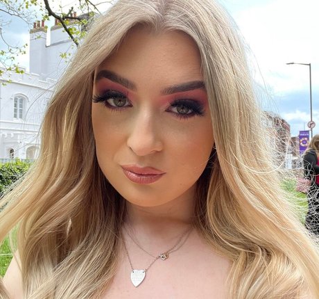 Alex Estelle étoile hd galerie